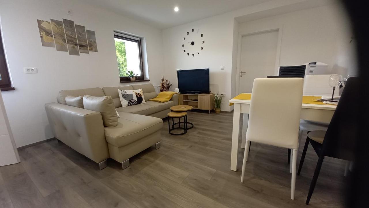 Gogo Apartman Delnice Kültér fotó